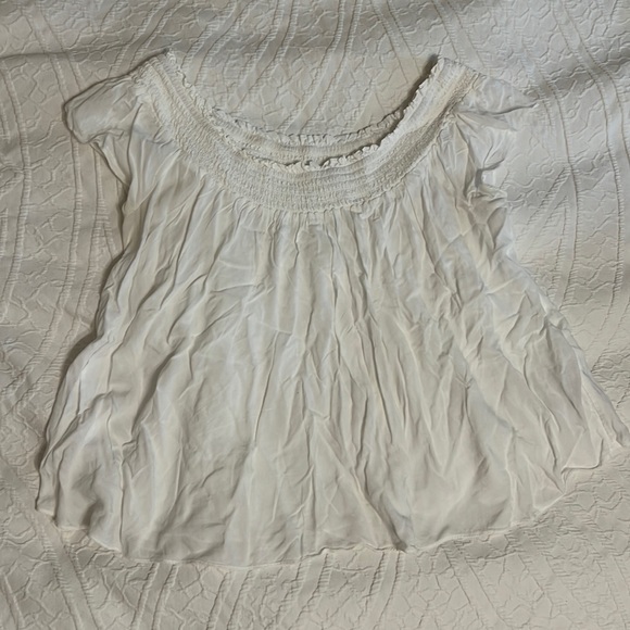 Aritzia Talula - off the shoulder crinkle top! Xs flowy shirt. - Picture 1 of 1